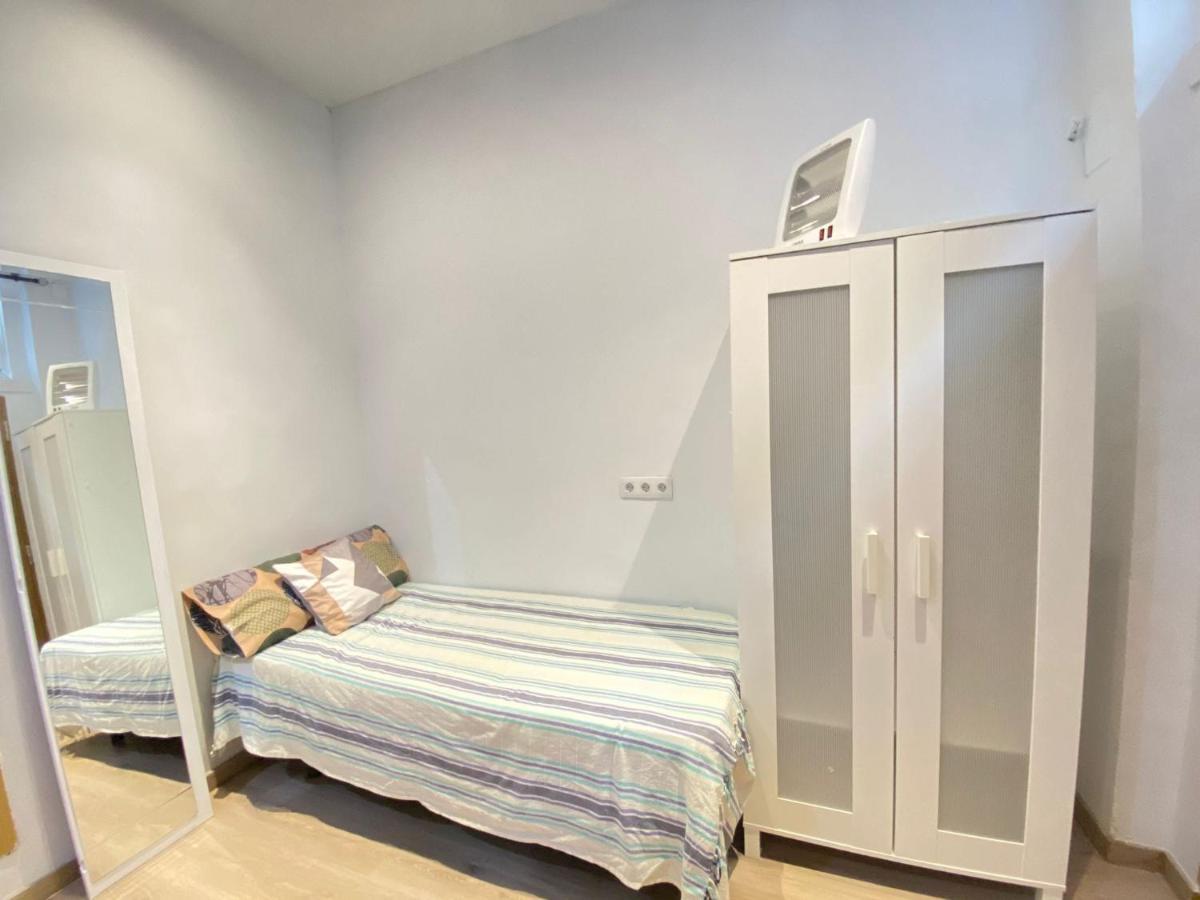 Homestay Herminiopuertas Madrid Bagian luar foto