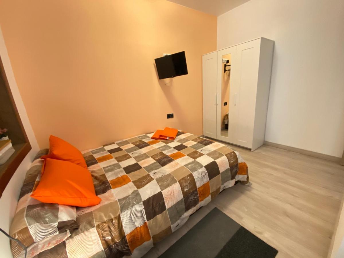 Homestay Herminiopuertas Madrid Bagian luar foto